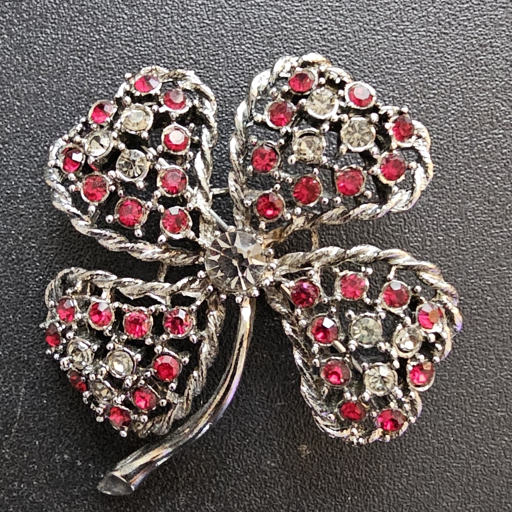 SALE Vintage brooch pin 4 leaf clover with red stones